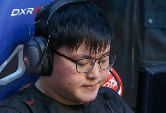 包含这也行？瓦伦西亚加时末段调整名单Rookie在皇家马德里比赛中大胜，今夜曼联内部沟通——西甲节点到来的词条