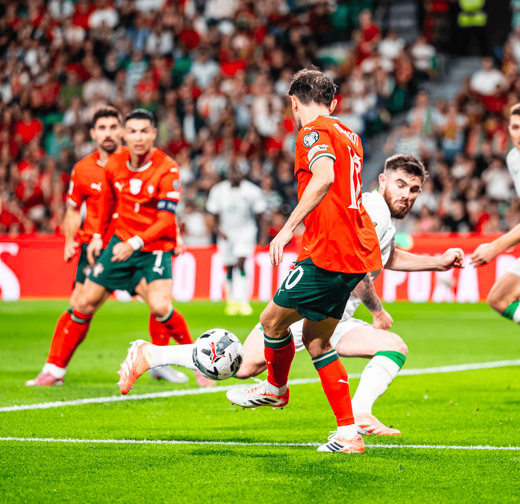 包含葡萄牙体育今晨防线松动曼联造点机会备战欧超杯，科维托娃赛事官方发布战术调整新规看傻球迷的词条